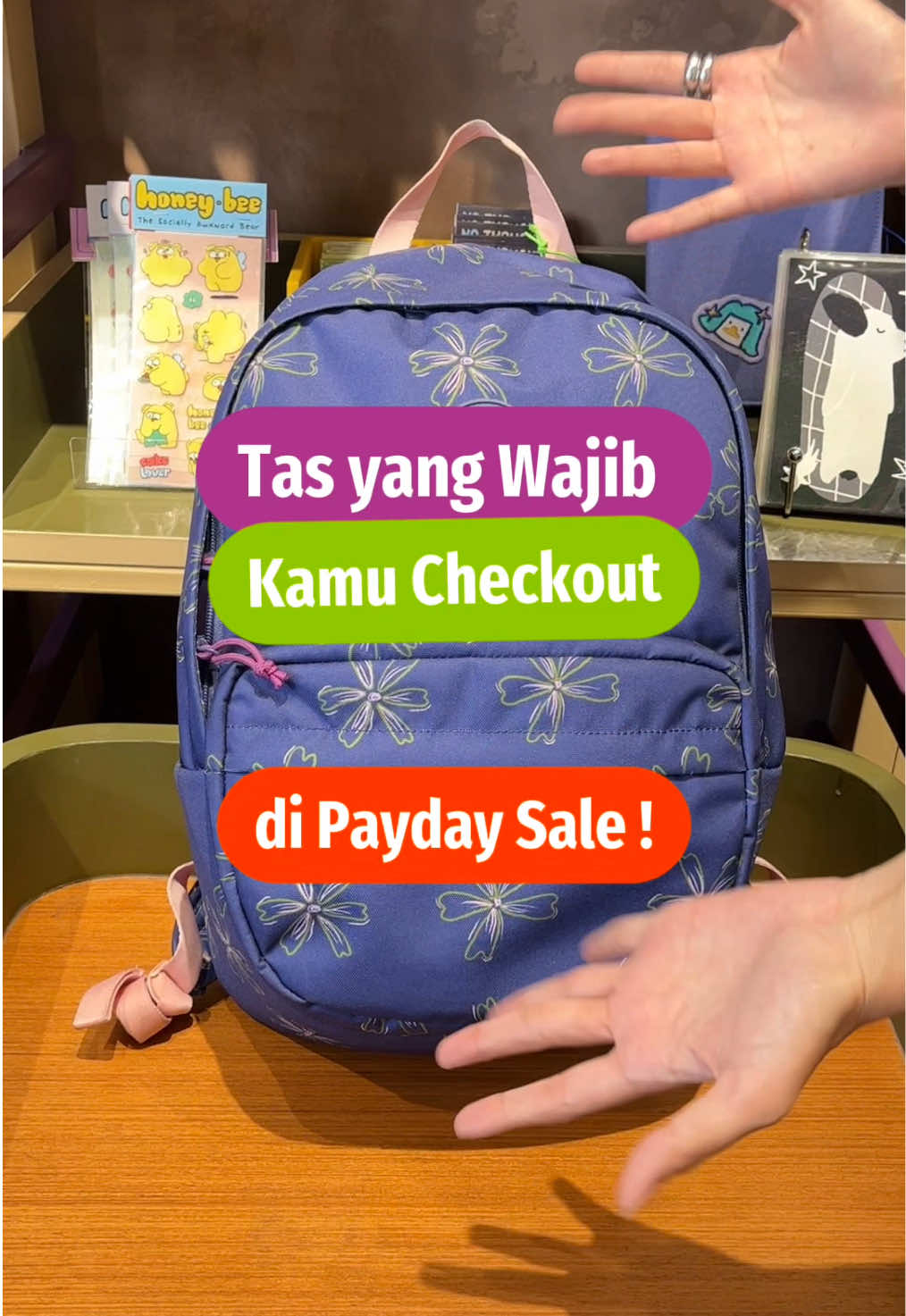 Kamu wajib check out tas ini di Payday Sale nanti! 🎒☝🏼✨ Nonton videonya sampai habis buat liat detail Classic RR01 1979 Backpack Fleur dan jangan lupa cek keranjang kuning ya! #rekomendasitas #backpack #tasransel #ExsportBags #BringYourSelfOut 