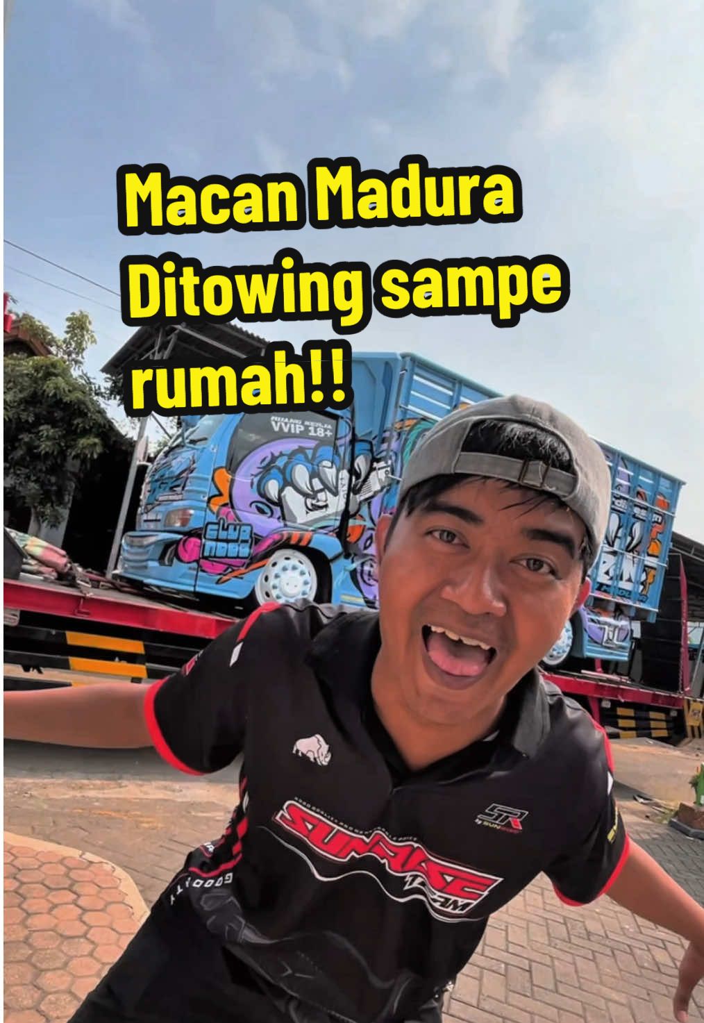 Kelas VVIP “Macan Madura” ditowing dari karoseri.. kita antar truk bos parfum sampai rumah 🤭 @FAUSI ARDANT LAGI @joyce_knf @BUKIT JAYA VARIASI  . #launching #macanmadura #fauziardant #joyce #sunriseautoacc 