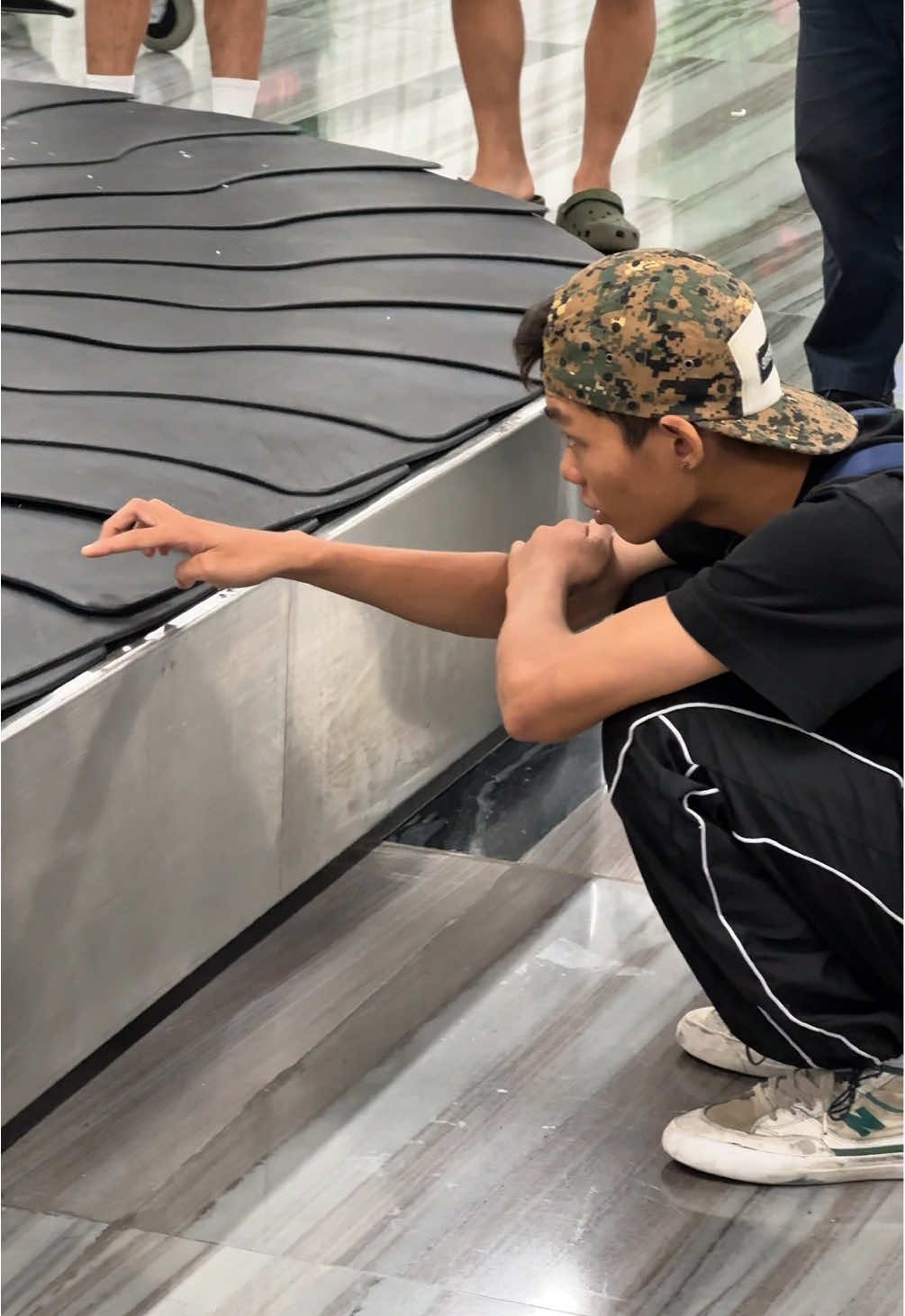 @demnhuy đưa @Fb: Kỳ Nhông đi cọ sát cả @lilbosk9 :)) Chúc ae may mắn ngày mai 🍀🍀🍀 #LBskateshop 