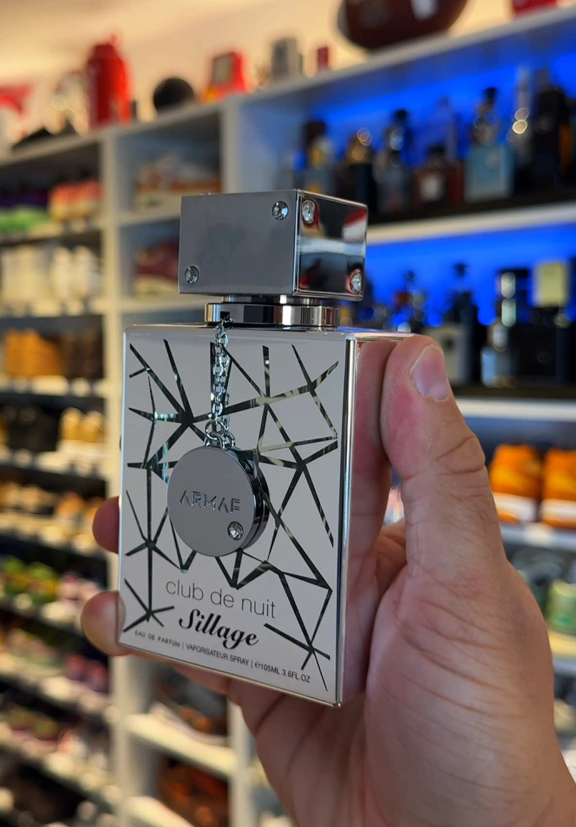 The best alternative to Creed Silver Mountain Water? 🤔 I finally got my hands on Armaf Club de Nuit Sillage and here are my first thoughts! 👃 For a fraction of the price, this is a stunning, fresh, and slightly metallic scent perfect for warmer weather. You need to smell this! 🌬️ Have you tried it yet? Let me know below! 👇 #ClubDeNuitSillage #ArmafFragrances #FragranceDupe #FragranceTok #MensFragrance