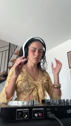 דן קנה לי קונטרולר לראש השנה תחביאו את הילדים שלכם 🪩🎧 #fypシ゚ 