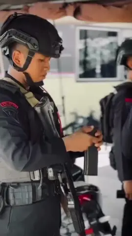 latihan nembak  #kops_brimob  #kops_brimob  #brimobpolri🇮🇩  #geganabrimob  #fyppppppppppppppppppppppp 