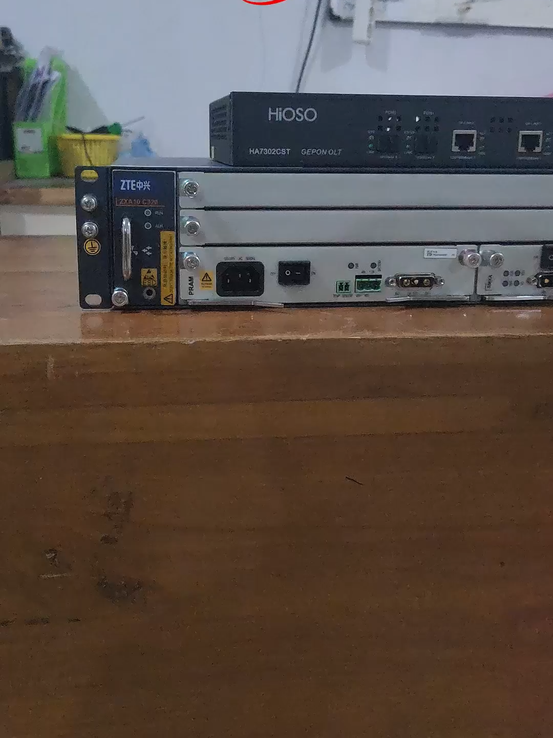 “OLT Hioso vs ZTE C320 ⚡ Pilih yang Mana Buat ISP Kamu?” #OLT #ZTEC320 #Hioso #JaringanFiber #FTTH #ISPIndonesia #TeknisiFiber #OLTComparison #FiberOptic #BelajarJaringan