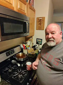 He is slowly learning. Aprendiendo español un poquito 🙂 #spanishtiktok #pov #raybanmeta 