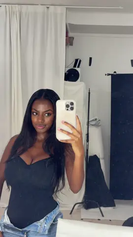 time for some photoshot💋 Thank u @SKIMS             