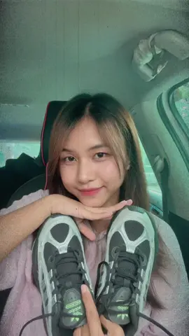 #unboxing #adidasshoes #onitsukatiger #ရောက်ချင်တဲ့နေရာရောက်👌 #foryoupage❤️❤️ 