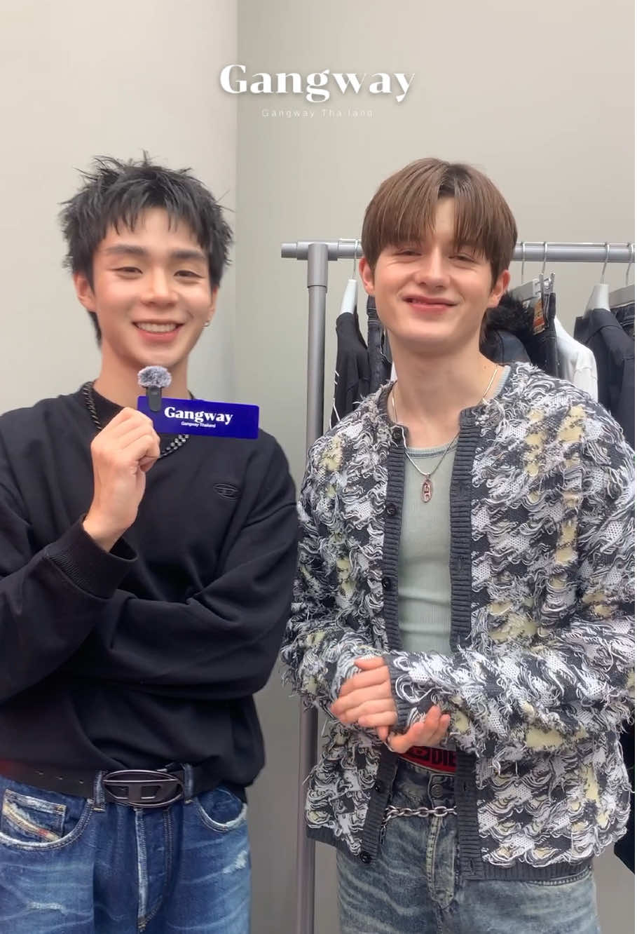 #gangwayexclusive พาชม DIESEL เปิดตัวสโตร์ใหม่ล่าสุด บนชั้น 1 ศูนย์การค้าสยามพารากอน และได้พูดคุยกับ “ไป๊ป - นิว - พีเจ - เลออน และ จิงจิง” พร้อมแคมเปญเดนิมสุดไอคอนิค “Your Life in D” พร้อมนำเสนอเสื้อผ้าและแอคเซสเซอรี่จากคอลเลกชั่นล่าสุด DIESEL Fall-Winter 2025 ที่สะท้อนถึงนวัตกรรมและดีไซน์อันเป็นเอกลักษณ์ของแบรนด์ รวมทั้งแคมเปญสุดไอคอนิค “Your Life in D” ถ่ายทอดเสน่ห์ของคอลเลกชั่นเดนิมอย่างเต็มรูปแบบ  #DIESEL #DIESELThailandStore #DIESELParagonStore  #DIESELFW25 #Forsuccessfullivg 