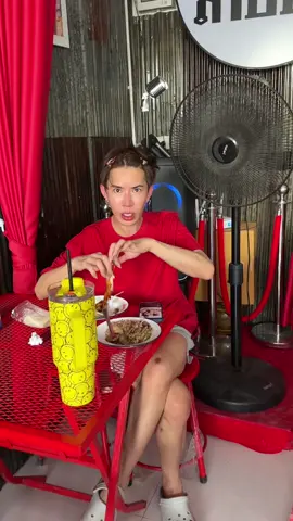 ลองกิน #เจ๊เอมลาบบุรี ครั้งแรกอร่อยมากกก 😆 @เอมวิทวัส (ของจริง) #เอมวิทวัส #เอมตามใจตุ๊ด 