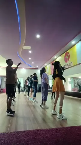 outfit yg aku pake ada d keranjang kuning guys,,cekout yuuu yahuuuuuu👇🏻💃🏻💃🏻