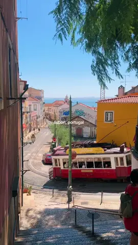 your sign to add lisbon to your travel bucket list 🫶🏻🇵🇹 #lisbon #portugal #travel #traveltiktok #fyp