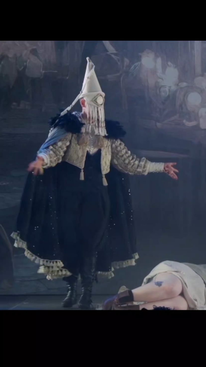 Cosplay showcase! If you have questions or want tips on the craftmanship feel super free to comment! #handmadecosplay #Δ帽子 #witchhatatelier #cosplaysm #närcon #cosplaycompetition #cosplayshowcase #detail 