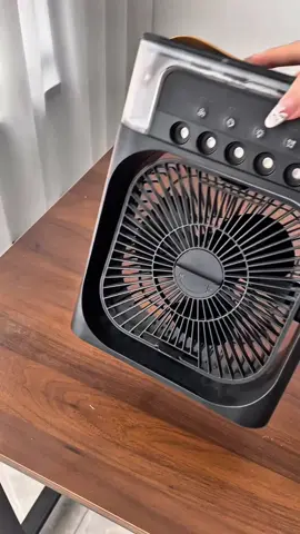 “Esse mini ventilador portátil com umidificador é o combo perfeito pra refrescar e deixar o ar mais leve em qualquer lugar! Compacto, silencioso e fácil de levar pra onde você quiser. Ideal pra dias quentes ou ambientes secos. 🌬️💧” #calor #verao #ventilador #arcondicionado #umidificador 