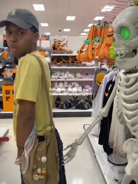 Walking into the funniest halloween store ever 🤣🎃 #spirithalloween #halloween #scareprank #usa #sceream