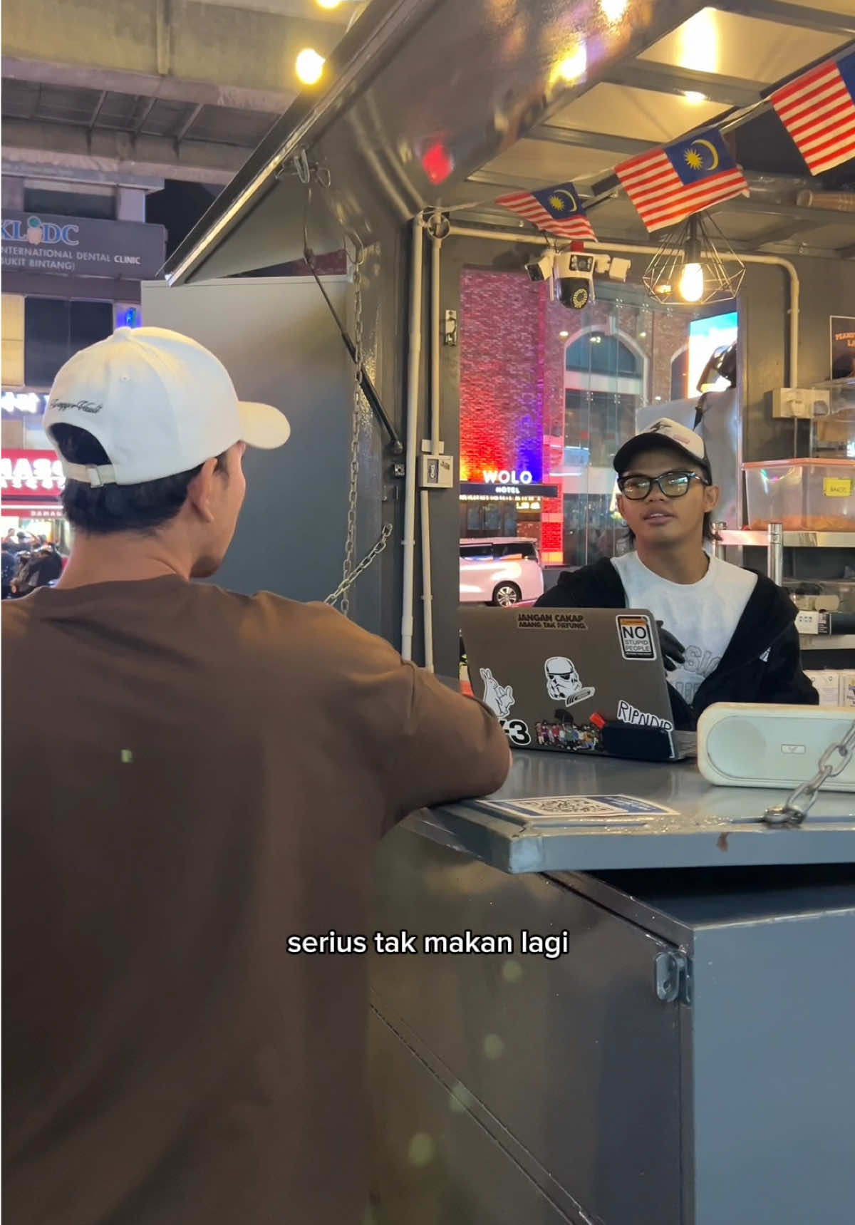 Abang kopi steady🤝 #fyp #swaggervault #streetwear