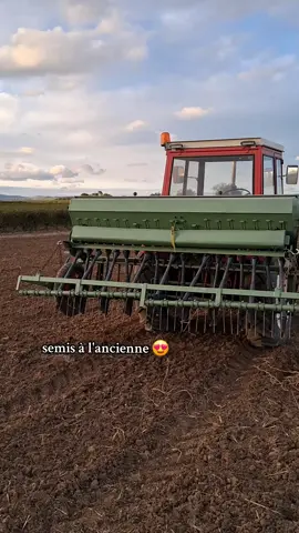 semis à l'ancienne 😍🇲🇫 #semis #tractor #avto #t40 #agriculture @Max agri 💨 @Agri_MF🌾 @Dioz Agri 🌾🇫🇷 
