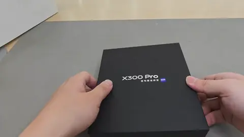 #vivo #vivox300 #vivox300pro #vivo体验店 简简单单的小开箱，喜欢的可以找我预约哦