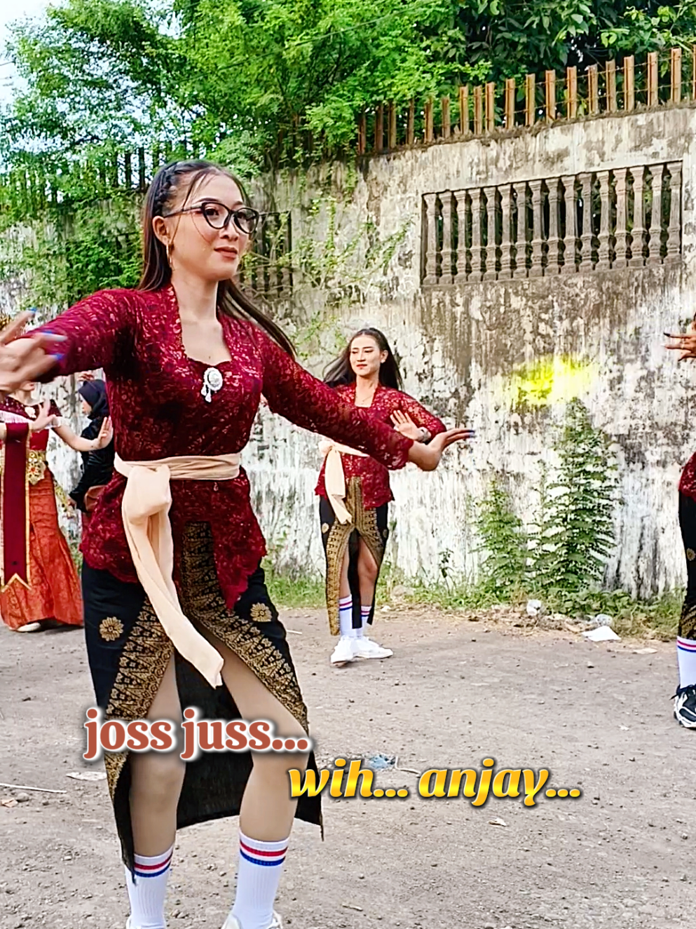 asoi pak de.., goyang terus sampi trenyeng trenyeng 👍 #jogetkarnavalviral #jogetkarnaval2025 #soundhoregjatim #horegmania_official_jawatimur horegmania_official 