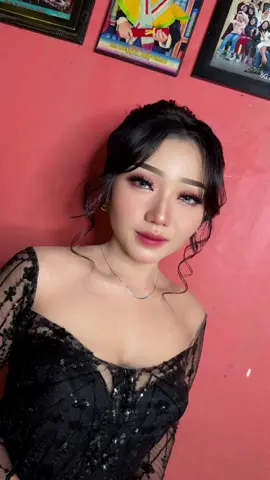 Happy Engagement @Zuliaelmania & @riki.matahari 🥰🤟🏻 Hairdo @Huan's Salon  Dekorasi @lumora.deco  Fg @Division Photography  #makeupbandung #muabandung #makeuptunangan #fyp #makeuptunanganbandung 