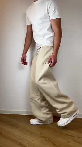 Need that Baggy Nike..😍 #baggy #vintage #nike #trackpants #streetwear 