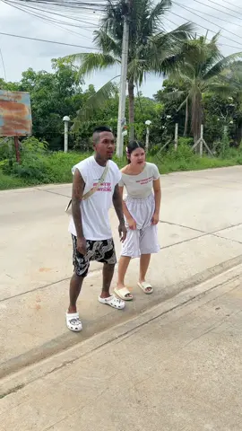 วันนี้ช่วยโบกทางให้เขา #อีฟนิล #อีฟนิลหมูหันกาญจนบุรี #จองก่อนทาน2ชั่วโมง #หมูหัน #กาญจนบุรี 