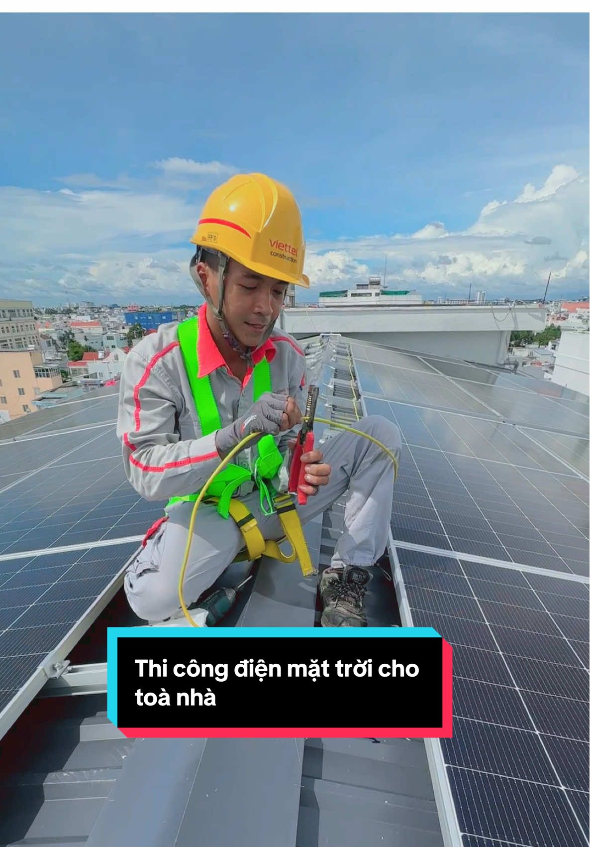 Lắp dây tiếp địa cho tấm pin #nangluongmattroi #dienmattroi #solar #viettel 