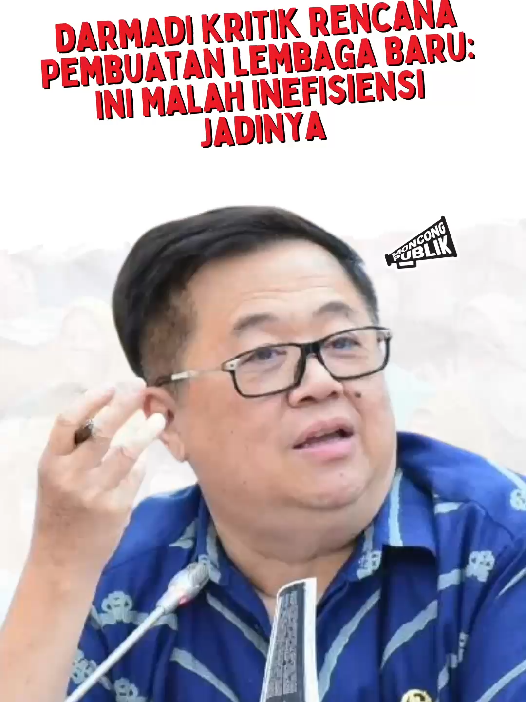 Kritik keras dilontarkan Darmadi Durianto terhadap rencana pembentukan lembaga baru setingkat kementerian. Anggota Komisi VI DPR RI dari Fraksi PDI Perjuangan itu menilai langkah tersebut hanya akan menambah lapisan birokrasi yang tidak perlu dan membebani negara.    Menurut Darmadi, dengan adanya lembaga baru, negara harus bisa meningkatkan daya saing. Namun faktanya, yang terlihat malah potensi inefisiensi karena struktur birokrasi semakin besar tanpa jaminan kinerja lebih baik.    Ia menegaskan, sebelum rencana tersebut diwujudkan, pemerintah wajib mengkaji dampaknya secara matang. Jangan sampai alasan efisiensi dan peningkatan daya saing hanya jadi omong kosong, sementara praktiknya justru merugikan rakyat. #moncongpublik #pdiperjuangan #fraksipdiperjuangan #darmadidurianto #lembaga #dprri #viral