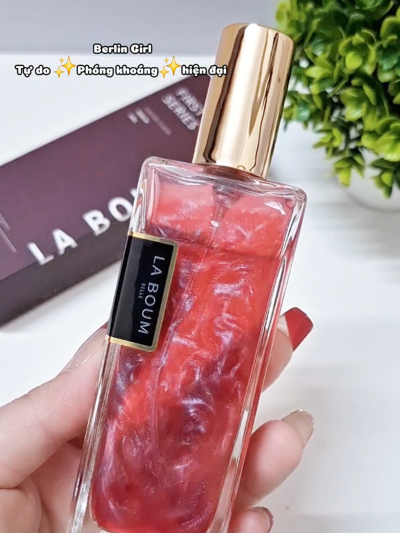 Em nước hoa nhũ siu viral bên Thái luôn nè #nuochoanhu #laboum #nuochoalaboum #bodymist #nuochoa 