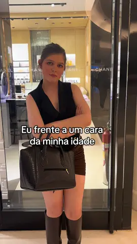 Eu chamo de espanta-baddie ou espanta-girly. Ontem eu vi um desses do meu passado em um shopping e literalmente saí correndo #homemmaisvelho #agegap #masculinidade #feminilidade #relacionamento