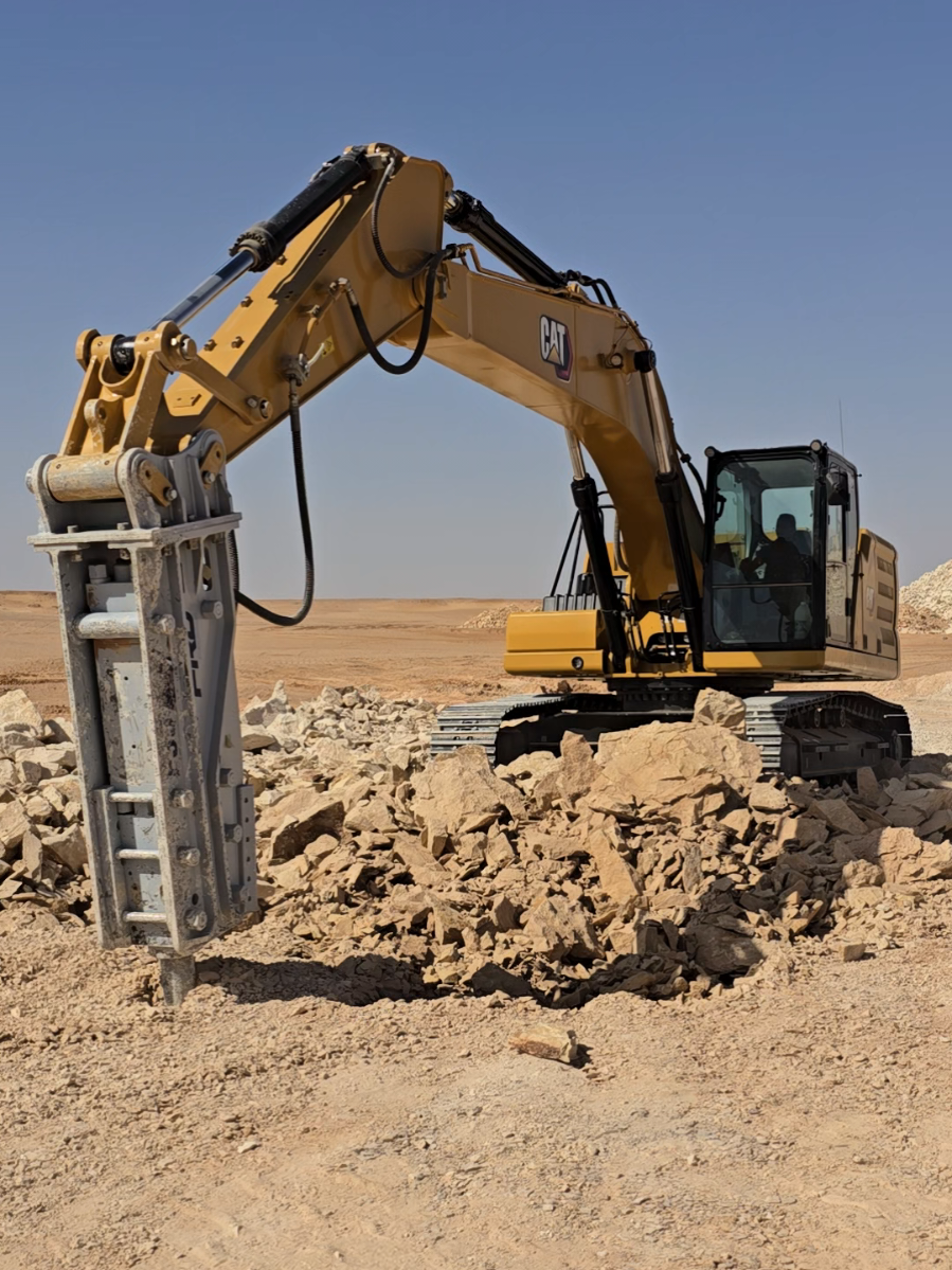 #330GC #CATERPILLAR  USING #HAMMER 