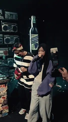 #CapCut Footage mbak Danilla yg diedit pake template ini cakep bgt, jadi pengen nyobain juga. Kutampilin dokumentasi performku dari awal masih spit bars. Showing how much I love YKC and the underground hiphop subculture 🎤🔥 #hiphopykc #femalerapper #ykc 