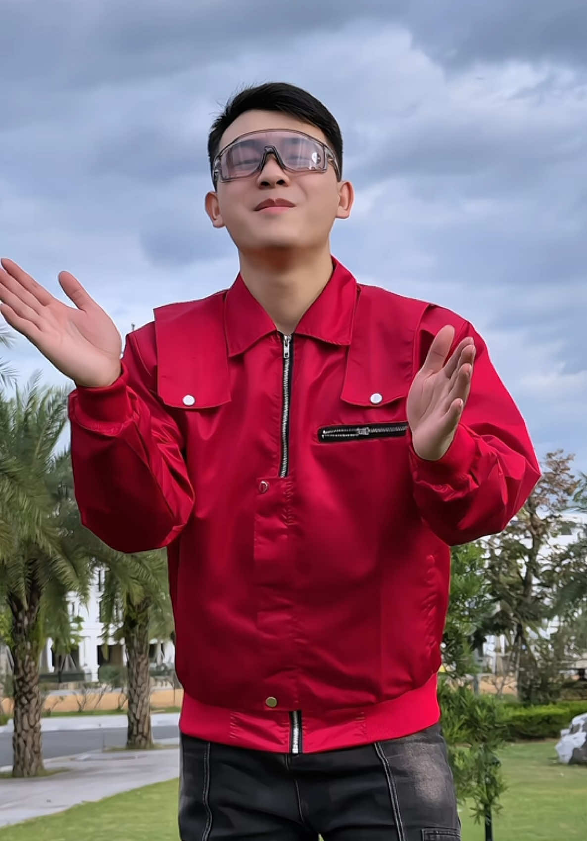 Áo khoác gió 2 lớp thời trang #minhmongmanh #thoitrang #TikTokFashion #macdepmoingay #xuhuong 