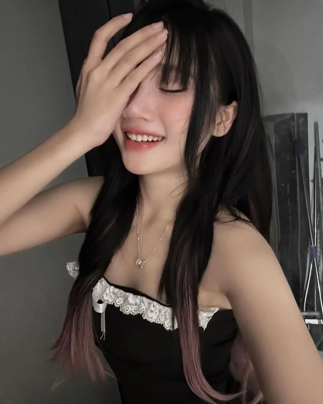 Nhìn em, anh bối rối Anh thua rồi, tim em lắm lối Anh chưa từng dám nói anh yêu một ai thế này #huyenbachbach #huyenbachday2k4 #ngochuyen #huyen2k4 #huyenchu 