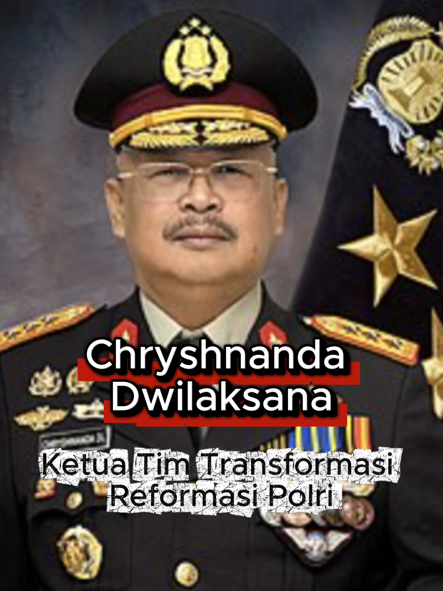 Pengakuan Jenderal Bintang Tiga: Dosa-Dosa Polri Dibongkar! Seorang jenderal bintang tiga, Komjen Chryshnanda Dwilaksana (Ketua Tim Transformasi Reformasi Polri), secara terbuka mengakui adanya dosa-dosa Polri. Bersama Oegroseno (Mantan Wakapolri) di kanal Akbar Faizal Uncensored, perbincangan ini mengulik reformasi kepolisian, dua tim yang berjalan paralel, hingga keresahan publik tentang masa depan Polri. Apakah pengakuan ini akan jadi titik balik menuju perubahan nyata, atau hanya sebatas retorika? ⚖️ Disclaimer Konten ini dibuat untuk tujuan edukasi, diskusi publik, dan analisis kritis. Tidak dimaksudkan untuk menyerang pribadi atau institusi, melainkan mendorong transparansi, akuntabilitas, dan perbaikan bersama. #FYP #PengakuanJenderal #ReformasiPolri #AkbarFaizalUncensored #Chryshnanda #Oegroseno #DosaPolri #TransformasiPolri #KomiteReformasi #Polri #Transparansi