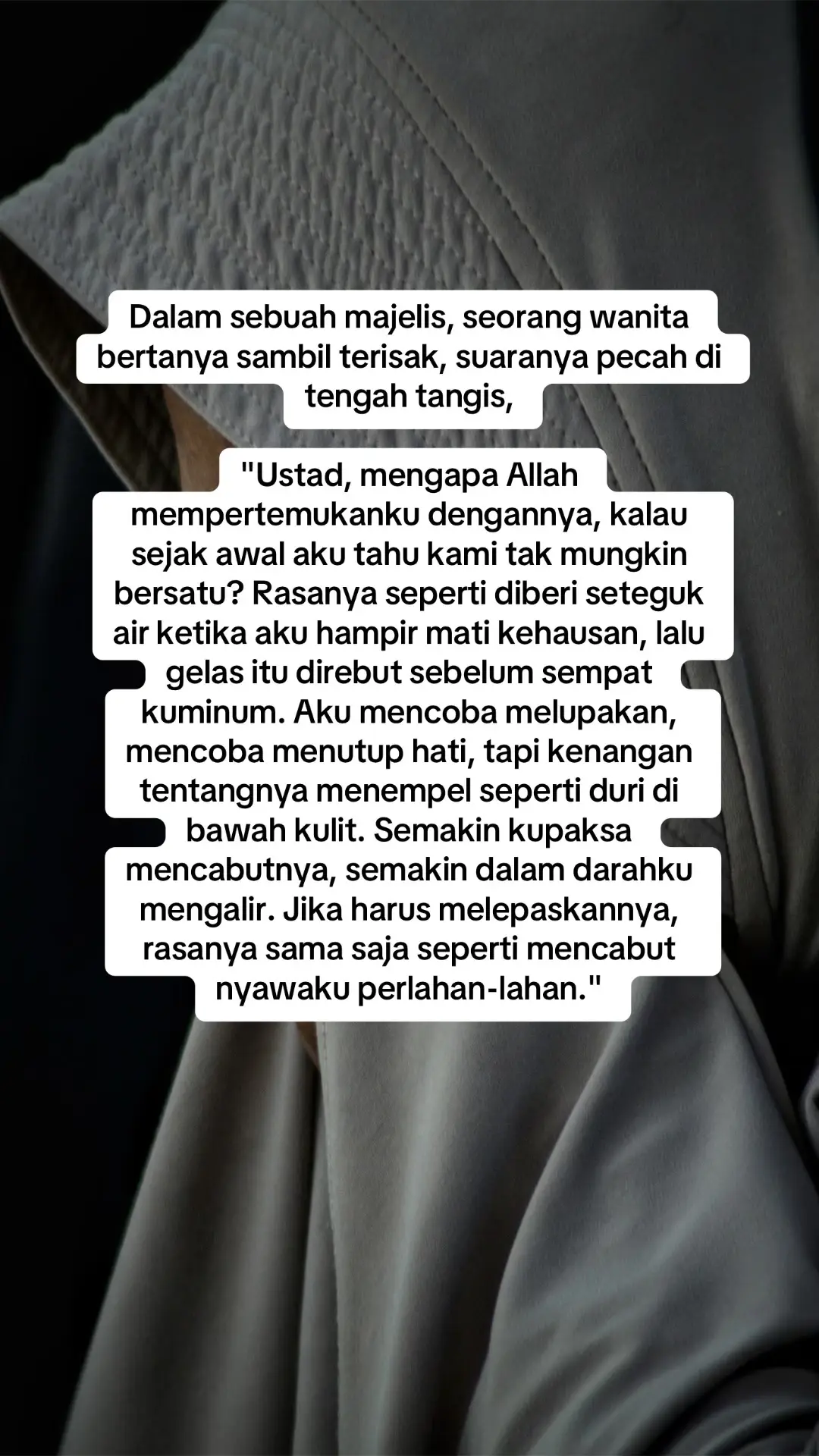 Kadang Allah hadirkan seseorang ke dalam hidup kita hanya sebentar. Ia datang memberi harapan, memberi tawa, bahkan membuat kita berdoa sepenuh hati. Namun akhirnya, ia pergi dan meninggalkan luka yang sulit sekali dihapus. Rasa sakit itu wajar, karena hati yang pernah mencinta dengan tulus tidak mudah untuk mengikhlaskan. Tapi ingat, meski perpisahan membuatmu runtuh, Allah tidak pernah salah menulis takdir. Bisa jadi, apa yang kamu kira kehilangan, justru cara Allah melindungimu dari luka yang lebih dalam. Untuk kamu yang saat ini sedang belajar merelakan, semoga hatimu segera menemukan damai. Dan semoga Allah gantikan yang pergi dengan sesuatu yang jauh lebih menetap. #Muslimverse #NasihatUstad #TakdirAllah #HatiYangTerluka #CintaYangHilang   