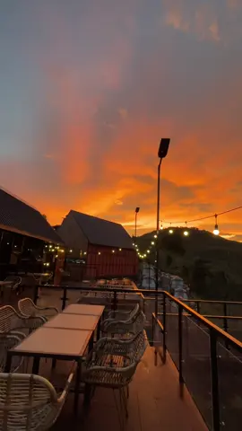 Sunsetnya cantik ! 🥺👋🏻✨ #cafetahura #tahurasultanadam #kalsel 