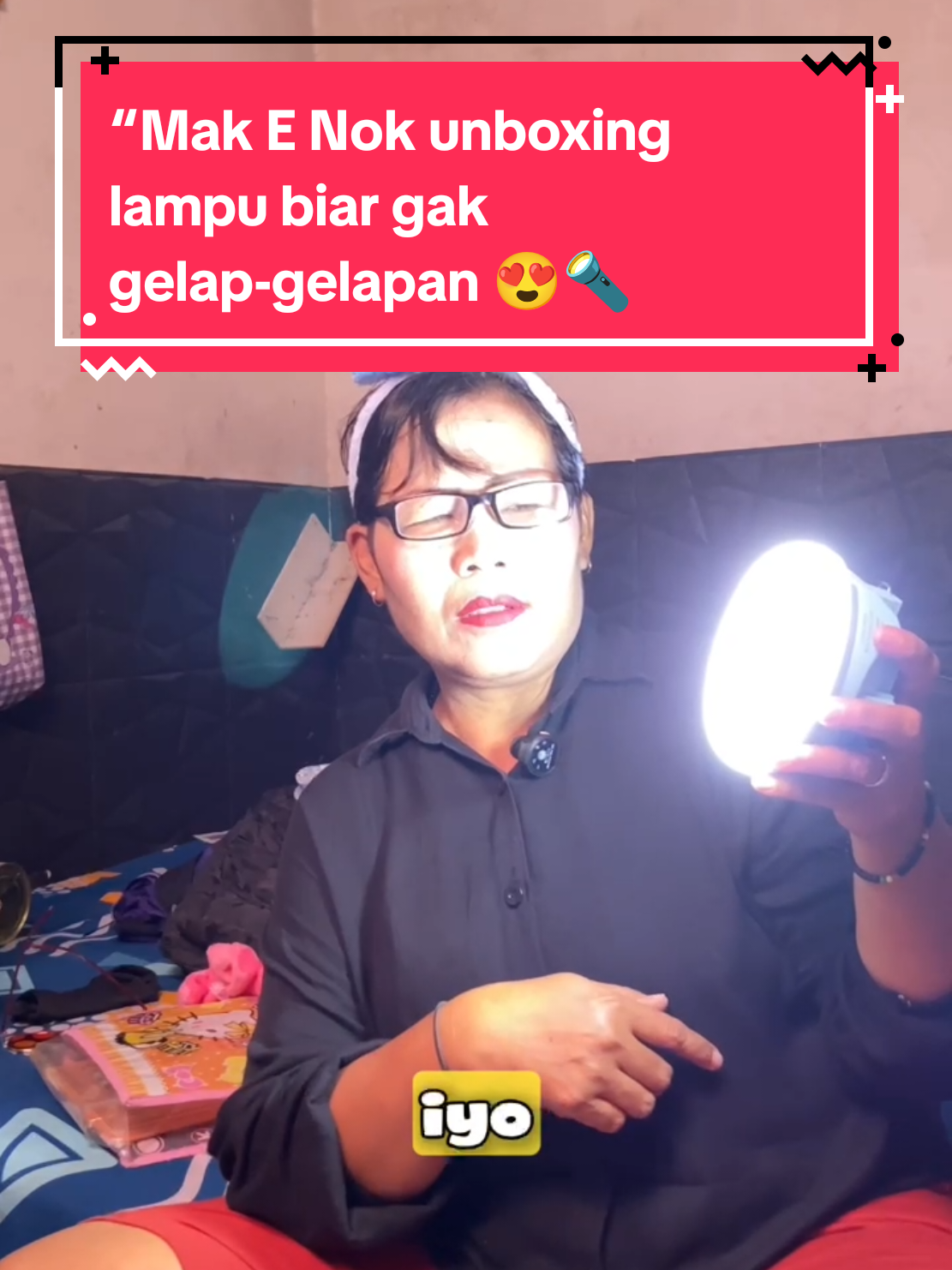 “Mak E Nok unboxing lampu biar gak gelap-gelapan 😍🔦 📦 Unboxing lampu emergency bareng Mak E Nok! Lampu ini cocok banget dipakai saat mati listrik, ringan & gampang dibawa. Solusi biar rumah tetap terang meski listrik padam ⚡✨ #MakENok #LampuEmergency #UnboxingProduk #ReviewBarang #LampuCas  