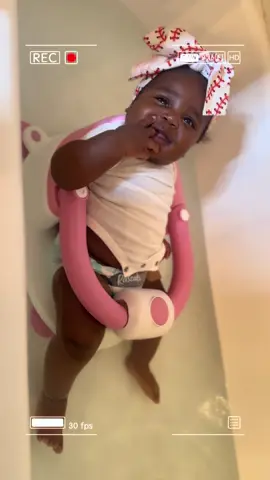 @morefeel #babybathseat #cutenessoverload #babyessentials #bathtimeroutine 