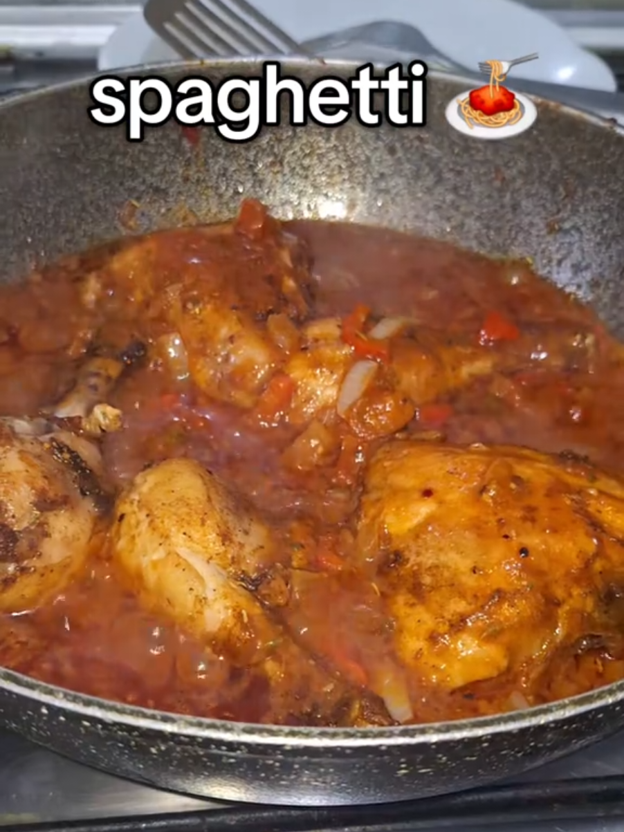 spaghetti 🍝 au poulet  #spaghettis #foodies #fyp #africancooking #cuisine 