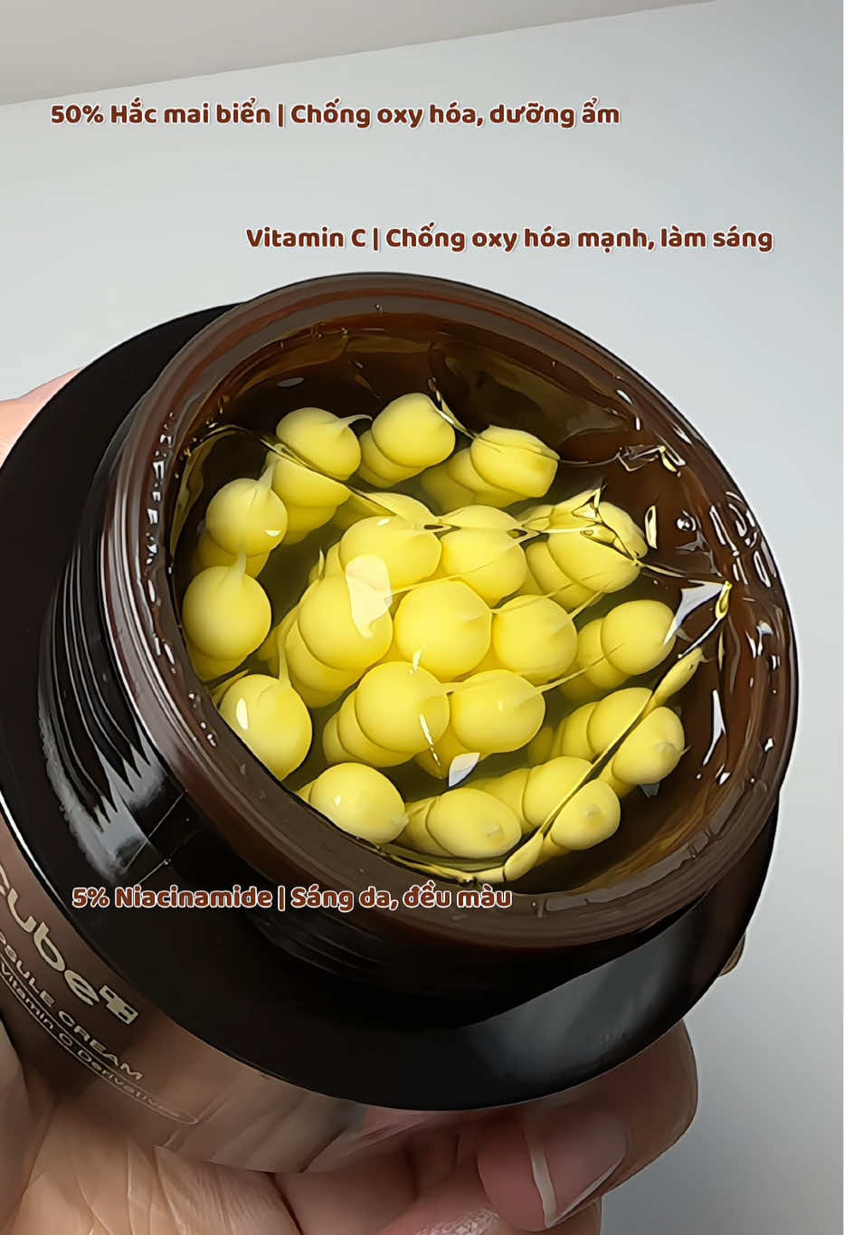 Kem dưỡng Medicube làm sáng da. Kem dưỡng Medicube Deep Vita C Capsule Cream                                      ✨Dạng viên nang giúp bảo quản vitamin C ở điều kiện lý tưởng cho đến khi tiếp xúc với da, rất nhiều thành phần dưỡng sáng. Phù hợp với da thường, da khô, da bị sạm,  tối màu             #kemduongam #kemduongtrangda #medicube #skincare #xuhuong 