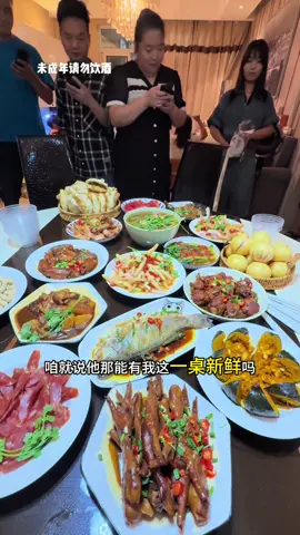 一锅出十几个菜的教程来啦！#记录真实生活 #美食 #一锅出 #夫妻日常 #聚餐 