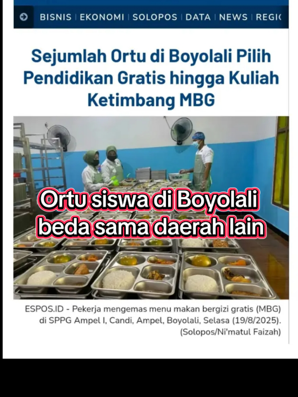 BOYOLALI--Sejumlah orang tua (ortu) di Kabupaten Boyolali menilai program Makan Bergizi Gratis (MBG) belum terlalu diperlukan. Mereka lebih memilih program pendidikan gratis 12 tahun dan kalau bisa hingga perguruan tinggi. Salah seorang wali murid asal Kecamatan Ampel, Rahayu, menyampaikan memiliki anak dari SD hingga SMA/SMK sederajat. Menurutnya, selama ini menu makan bergizi gratis (MBG) memiliki menu yang variatif dan menarik. Untuk kebanyakan siswa laki-laki habis, akan tetapi siswa perempuan tidak habis. Siswa pun juga diminta membawa wadah makanan ketika porsi tidak habis. Menurutnya, siswa tetap akan senang ketika mendapat makanan gratis. Namun, ketika dilihat lebih luas, siswa lebih butuh pendidikan gratis. “Tapi jarang yang orang tahu, dilematisnya uang saku anak-anak itu sama. Untuk anak-anak yang cowok, yang SMA atau SMK, uang saku yang seharusnya dibuat jajan malah dipakai untuk beli rokok,” kata dia. Selain itu, Rahayu menyampaikan menu MBG juga beraneka ragam seperti chicken katsu, ayam goreng, mi ayam, dan sebagainya. Akan tetapi, bahan untuk MBG tentu berbeda ketika masak banyak dan sedikit. Menurutnya, tentu berbeda antara membeli jeruk sekilo dengan lebih banyak kilogram yang tidak bisa memilih kualitas buah. Selain itu, bahan-bahan dalam jumlah besar juga disiapkan sehari sebelumnya sehingga tidak seperti dimasak sendiri. #mbg #keracunan #sekolah #gratis #siswa 