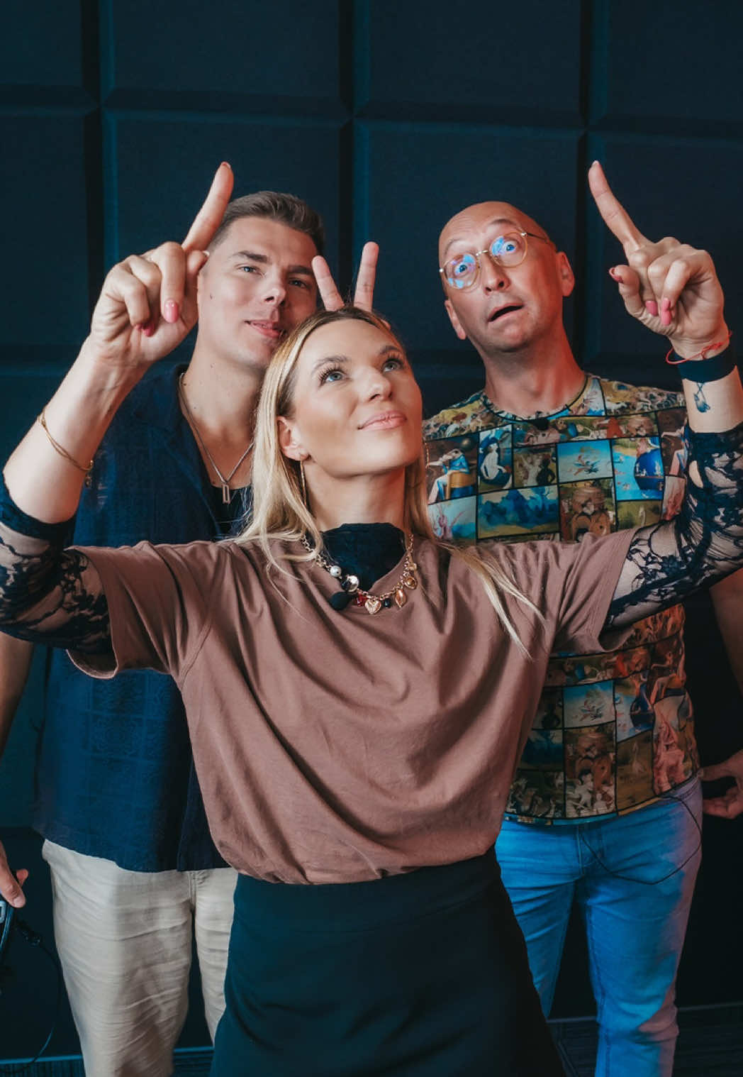Widzicie te dzikie DENSY? 💃😂 Muzyczne kalambury to czyste złoto! 🧡 Jak szybko Wy byście odgadli? 👀 #eska #kasiazeski #michalhanczak #kamilnosel #dc @SkolimLATINO @Kasia Węsierska @hanczak @KamilNosel 