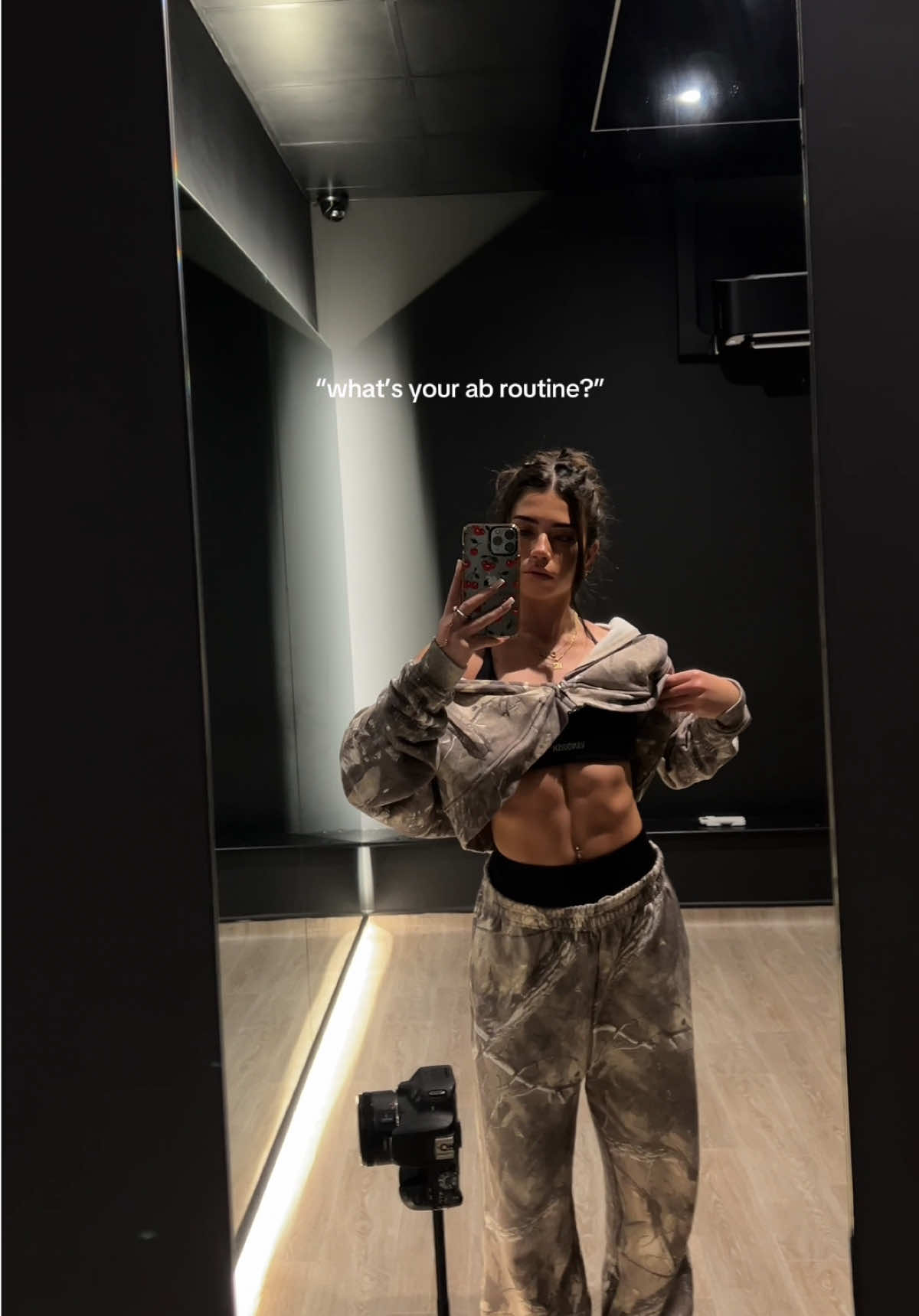 Kitchen > crunches 🌶️ outfit is @VQ FIT code “TREADWELL”  #gymgirl #gymmotivation #gymtips #GymTok #abworkouts 