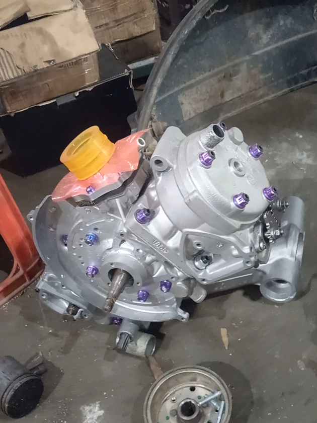 ini proses yg sambung crankcase , gak kalah rapi dengan edisi terbaru , di padukan dengan baut full titan jadi tambah syegerr #vespaclassic #vespakediri #vespabalapindonesia #speedscootersyndycate #vespa 