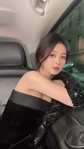 【25.09.25】 Bạch Lộc x Tuần lễ Thời trang Milan Xuân Hè 2026 Trong lịch trình tại Tuần lễ thời trang Milan lần này, Bạch Lộc sẽ tham dự hai sự kiện lớn: - Buổi trình diễn Bộ sưu tập Xuân Hè 2026 của Emporio Armani: 21h VN livestream qua YOUTUBE, INSTAGRAM, ARMANI.COM - Buổi ra mắt Bộ sưu tập Xuân Hè 2026 của Jimmy Choo.   #白鹿 #BachLoc #BaiLu  #EmporioArmaniSS26 #BạchLộc