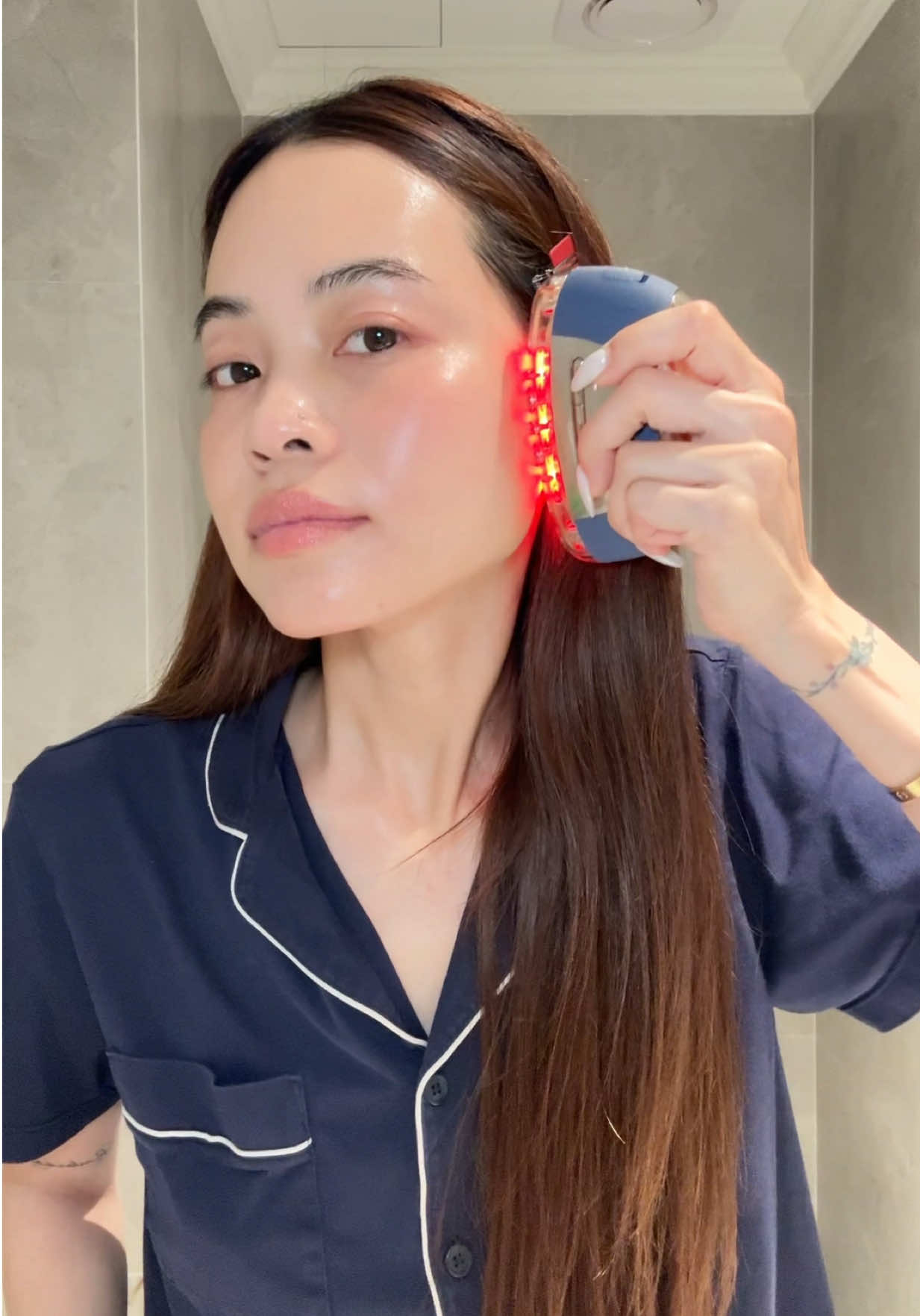 Ngọc mê skincare độ da đẹp hơn khi thêm em máy Yaman Liftlogy SP vào routine skincare sáng tối nè✨ P/s: ai mê da căng bóng xem video này nha🎀 #yaman #yamanvietnam #LiftlogySP#Lifynangcomattucthi #beautytech 