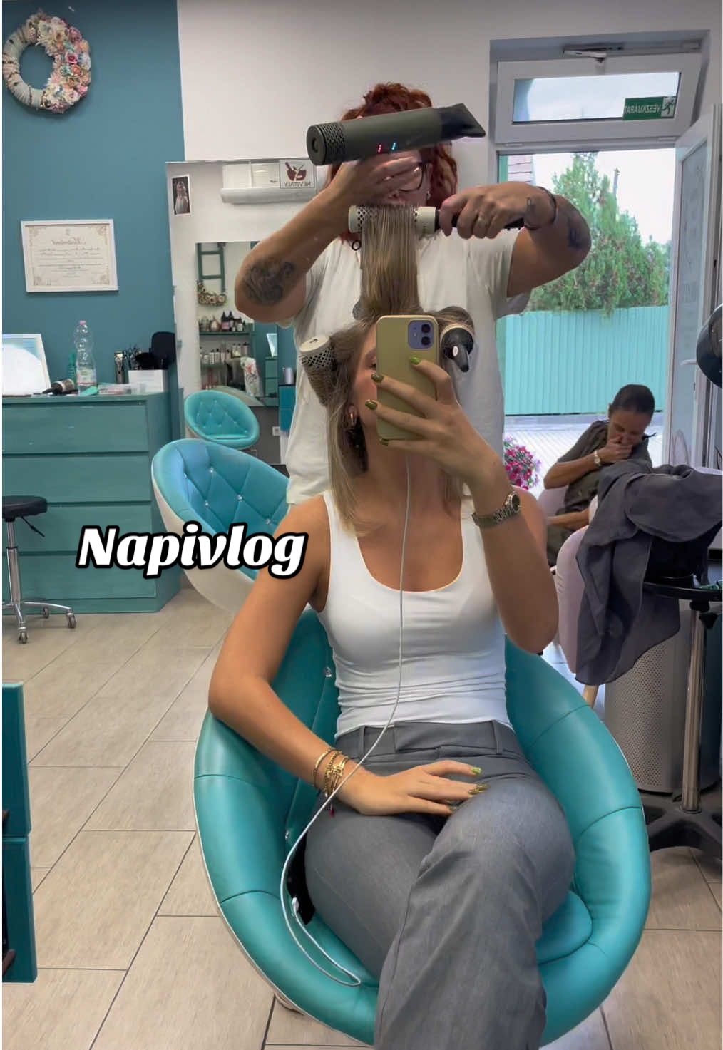 Megcsúsztam a szerkesztéssel de jobb később mint soha kirakni #foryoupage #nekedbelegyen #napivlog #newhair #influencer @ʜᴀʙᴀ @_.H._Lilla._ @Trangóni Réka oktatófodrász 