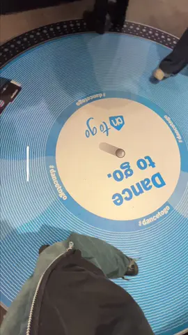 Op 24 oktober bruist Amsterdam van de Dance. En misschien draai jij straks wel in onze AH to go op Amsterdam Centraal Station! Laat in de comments weten waarom jij graag zou draaien tijdens Dance to Go én deel je link naar Soundcloud, Spotify of Mixcloud!🎧💙  