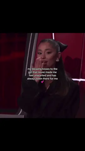 @🤭😻 @amelka🪐🌺 love u 💕 #arianagrande #kisses #support #bestfriend #fyp 
