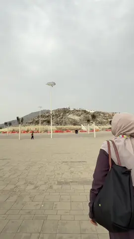 Jabal Rahmah mengajarkan ku arti iklhas yg sepenuhnya : “Bahwa yang jadi milikmu, akan jadi milikmu. Tak akan tertukar😊#umroh2025 #jabalrahmah #makkah 